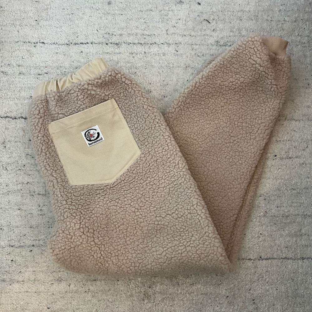 Doomsday Co Sherpa Fleece Joggers. Size Large, Cream/Beige